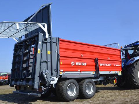 Metalfach / Metal-fach 8 TONNÁS TANDEM TRÁGYASZÓRÓ