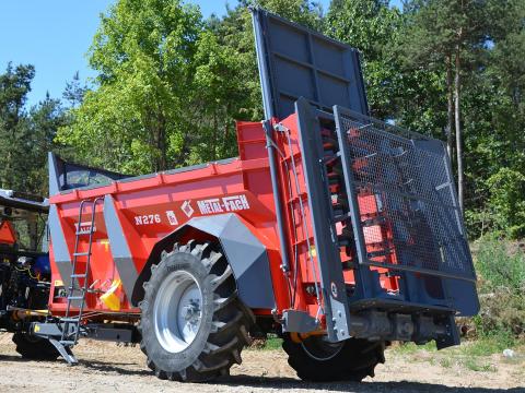 Metalfach / Metal-fach 6 TONNÁS FALCON TRÁGYASZÓRÓ Metalfach / Metal-fach 6 TONNÁS FALCON TRÁGYASZÓRÓ