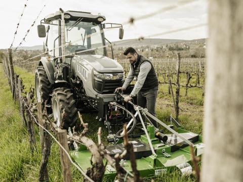 Fotrak MK754C, 75 LE klímás traktor – Royal-Kert Kft Fotrak MK754C, 75 LE klímás traktor – Royal-Kert Kft