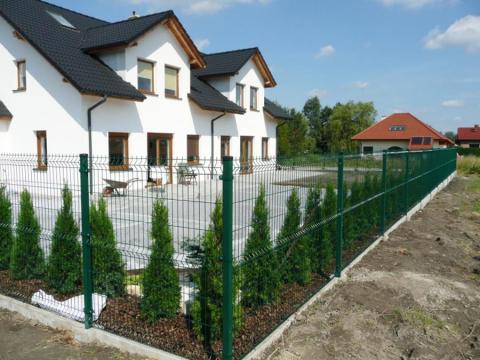 Kerítéspanel,  táblás kerítés,  kerítésrendszer,  vadháló,  drótfonat,  oszlop,  kapu Kerítéspanel,  táblás kerítés,  kerítésrendszer,  vadháló,  drótfonat,  oszlop,  kapu