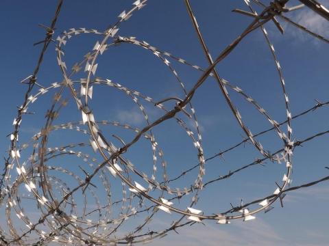 Nátó háló,  drótfonat,  oszlop,  kapu,  táblás kerítés,  vadháló Nátó háló,  drótfonat,  oszlop,  kapu,  táblás kerítés,  vadháló