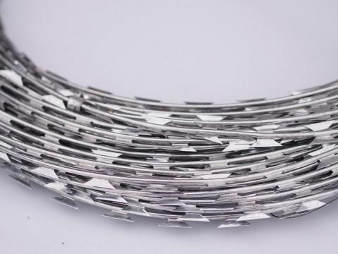 NATO háló, drótfonat, huzal, vadháló, pengés drót, vadkerítés, oszlop NATO háló, drótfonat, huzal, vadháló, pengés drót, vadkerítés, oszlop