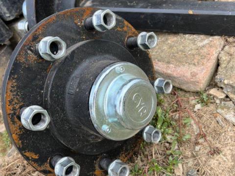 Tengelycsonk kerékaggyal, munkagépről leszerelve Tengelycsonk kerékaggyal, munkagépről leszerelve