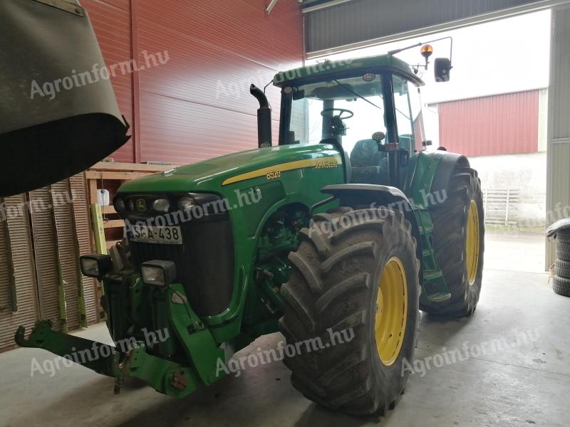 John Deere 8520