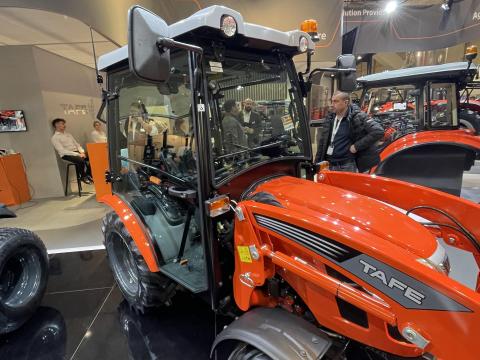 Tafe 6028 M kistraktor fülkével IGJ Tafe 6028 M kistraktor fülkével IGJ