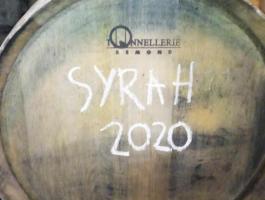 Spontán erjesztett folyó és palackozott egri bor eladó akár házhozszállítva