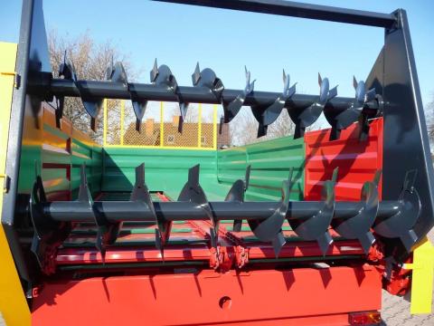 6 és 8 tonnás szerves trágya szórók 6 és 8 tonnás szerves trágya szórók