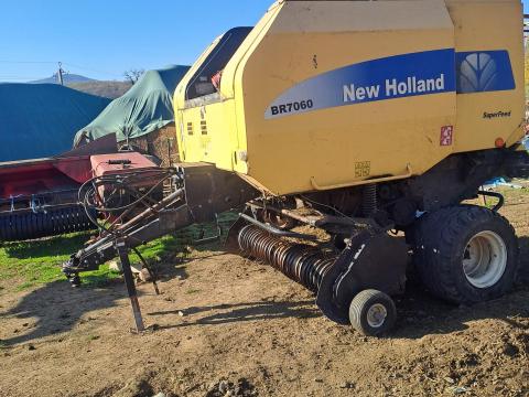 New Holland BR 7060 változókamrás hevederes körbálázó eladó New Holland BR 7060 változókamrás hevederes körbálázó eladó