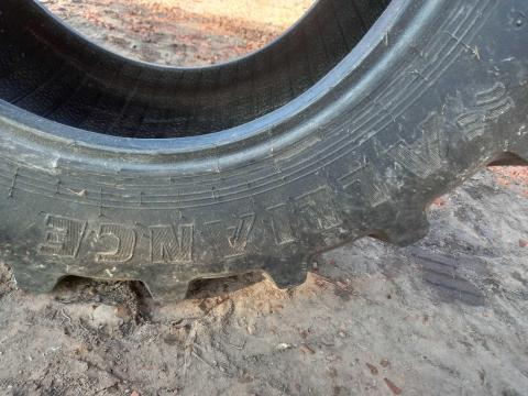 Gumiabroncs 14.9 R24 Gumiabroncs 14.9 R24