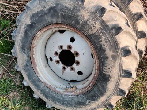 Rosava 360/70 R 20 (13,6-20) használt traktor gumi eladó Rosava 360/70 R 20 (13,6-20) használt traktor gumi eladó