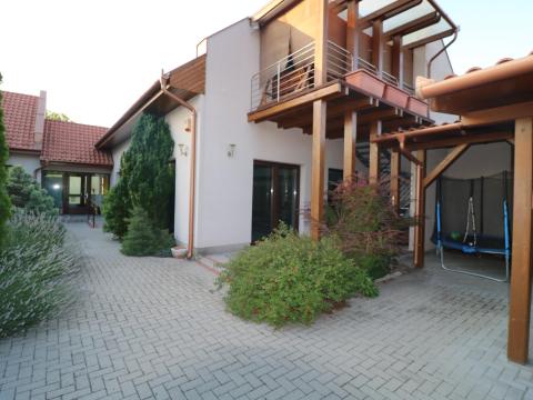 Kiskőrös központjában, 253 m²-es épületkomplexum eladó Kiskőrös központjában, 253 m²-es épületkomplexum eladó