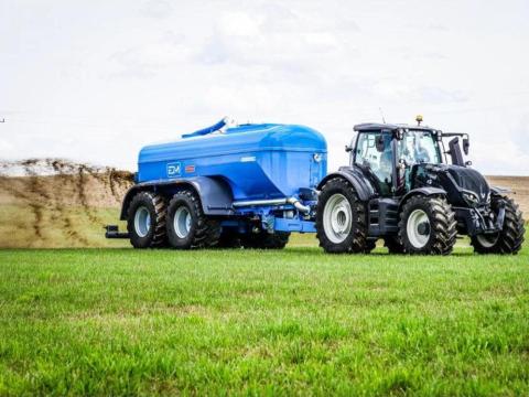 EUROMILK - BIRTUGAN tartálykocsik - ÚJDONSÁG A ROYAL TRAKTORNÁL EUROMILK - BIRTUGAN tartálykocsik - ÚJDONSÁG A ROYAL TRAKTORNÁL