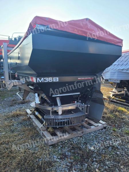 DCM M36 S 3200 literes függesztett műtrágyaszóró ISOBUS-,  szakasz- és dózisvezérléssel - MEZŐGÉPNAPOK AKCIÓ