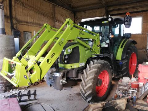 HAUER POM-R 90 típusú homlokrakodó CLAAS traktorra,  rövid szállítási határidővel HAUER POM-R 90 típusú homlokrakodó CLAAS traktorra,  rövid szállítási határidővel