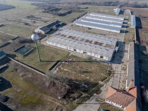 Eladó Véménden részben felújított, volt mezőgazdasági ingatlankomplexum kedvező áron Eladó Véménden részben felújított, volt mezőgazdasági ingatlankomplexum kedvező áron