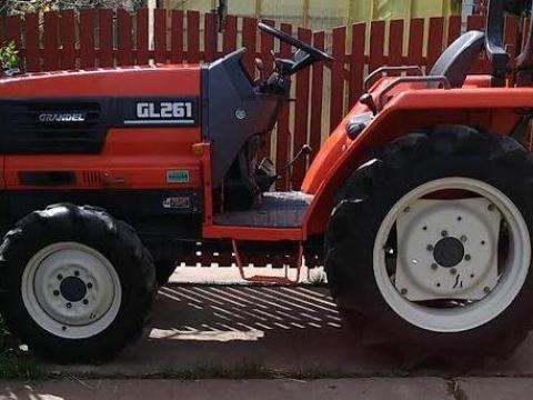 Kistraktorral vállalok kis-és közepes kertek művelését Békéscsabán(főleg Jaminában ) Kistraktorral vállalok kis-és közepes kertek művelését Békéscsabán(főleg Jaminában )