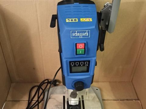 Asztali oszlopos precíziós fúró 710 W * Scheppach DP50 * fúrógép lézeres központosítóval Asztali oszlopos precíziós fúró 710 W * Scheppach DP50 * fúrógép lézeres központosítóval