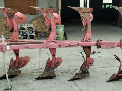 Kühen 4 fejes váltvaforgató eke Kühen 4 fejes váltvaforgató eke