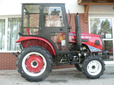 JINMA 254-4WD traktor napfénytetővel vagy fűthető fülkével JINMA 254-4WD traktor napfénytetővel vagy fűthető fülkével