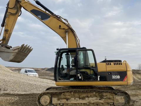 Eladó CAT 323 D kotrógép Eladó CAT 323 D kotrógép