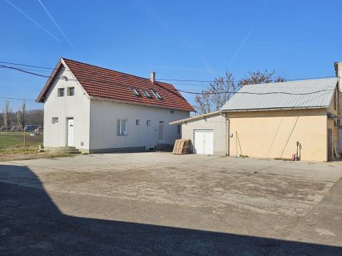 Mezőgazdasági,  ipari telep eladó,  10 ha szántófölddel is Mezőgazdasági,  ipari telep eladó,  10 ha szántófölddel is