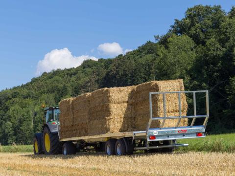 Fliegl DPW 180 B bálaszállító Fliegl DPW 180 B bálaszállító