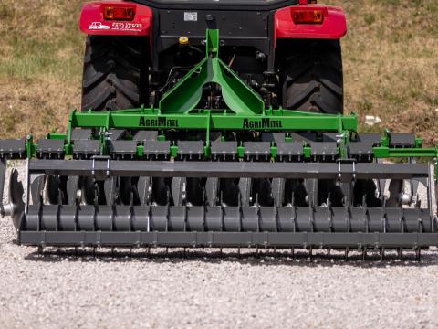 AGRIMETAL 3M FÜGGESZTETT RÖVIDTÁRCSA TÜSKÉS HENGERREL AGRIMETAL 3M FÜGGESZTETT RÖVIDTÁRCSA TÜSKÉS HENGERREL