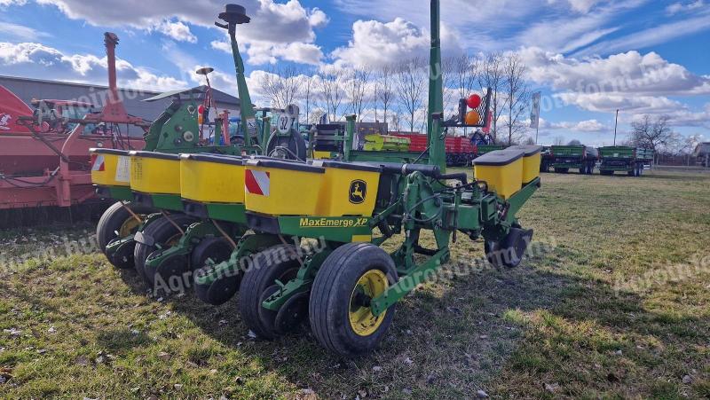 John Deere 1760 vontatott szemenkénti vetőgép