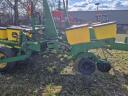 John Deere 1760 vontatott szemenkénti vetőgép