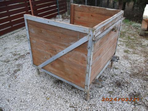 Függesztett szállítóláda eladó Függesztett szállítóláda eladó