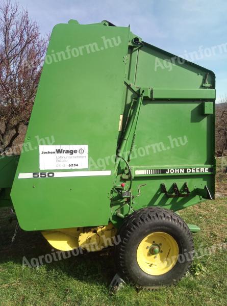 John Deere 550 változó kamrás körbálázó