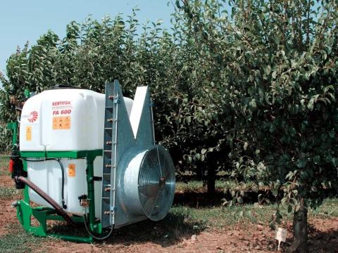 KERTITOX FA 300/600 literes függesztett gyümölcsös permetezőgép KERTITOX FA 300/600 literes függesztett gyümölcsös permetezőgép