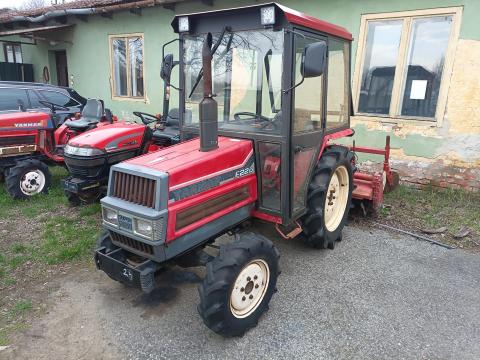 Yanmar F22D kistraktor fülkével Yanmar F22D kistraktor fülkével