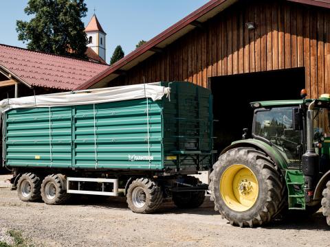 Farmtech DDK 2400 háromtengelyes pótkocsi