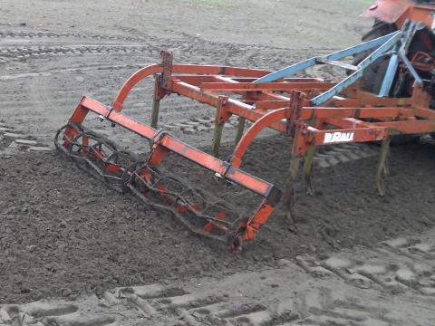 RAU 9 kapás gruber gyári rögtörővel MTZ kategória RAU 9 kapás gruber gyári rögtörővel MTZ kategória