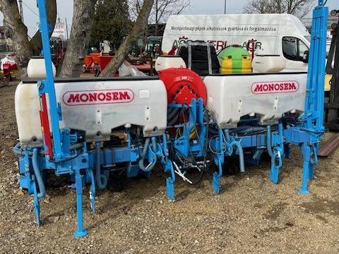 Monosem vetőgép NG Plus 4, teleszkópos váz, 6 soros, műtrágya, mikrograniulátum, vetőell Monosem vetőgép NG Plus 4, teleszkópos váz, 6 soros, műtrágya, mikrograniulátum, vetőell
