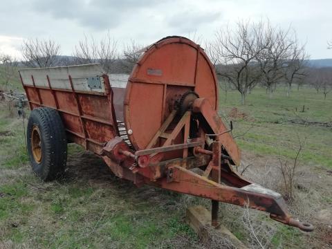 Annovi oldalra szóró trágyaszóró, kilincses hajtóművel Annovi oldalra szóró trágyaszóró, kilincses hajtóművel