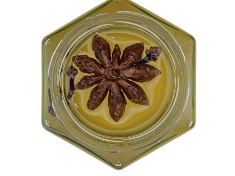 Magyar termelői akácméz ánizzsal és szegfűszeggel (125 g) Magyar termelői akácméz ánizzsal és szegfűszeggel (125 g)