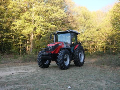 Hattat T4105 4WD erőgép Hattat T4105 4WD erőgép