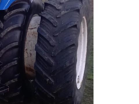 Ikerkerék 16,9 R34, 420/85 R34 (New Holland, Case IH) Ikerkerék 16,9 R34, 420/85 R34 (New Holland, Case IH)