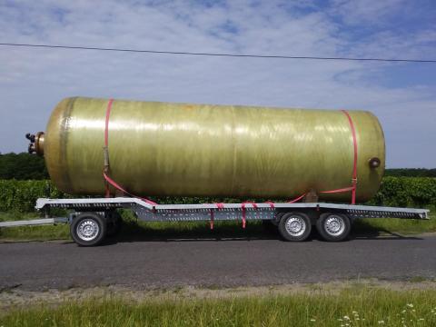 45m3 Poliészter tartály,  nitrosolra,  vízre megkímélt szép állapot