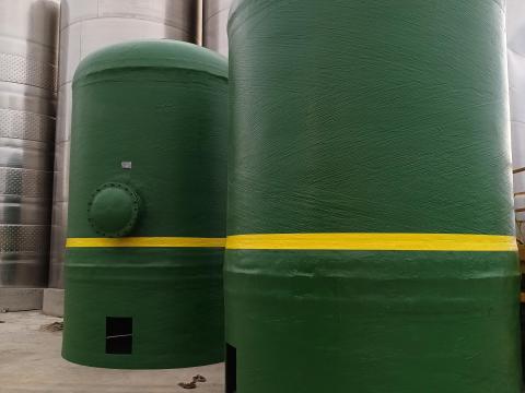 27 m3 Poliészter tartály, nitrosolra, vízre megkímélt szép állapot 27 m3 Poliészter tartály, nitrosolra, vízre megkímélt szép állapot
