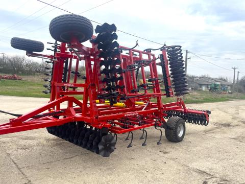 ÚJ! VAgro 6,0 m kompaktor- ékgyűrűs elmunkálóval ÚJ! VAgro 6,0 m kompaktor- ékgyűrűs elmunkálóval