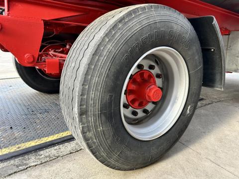 Eladó 22,5 colos kamion pótkocsi felni gumival Eladó 22,5 colos kamion pótkocsi felni gumival