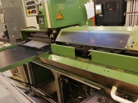 Forgácsoló gép esztergapad oszlopos fúrógép lemezolló lemezhengerítő Forgácsoló gép esztergapad oszlopos fúrógép lemezolló lemezhengerítő