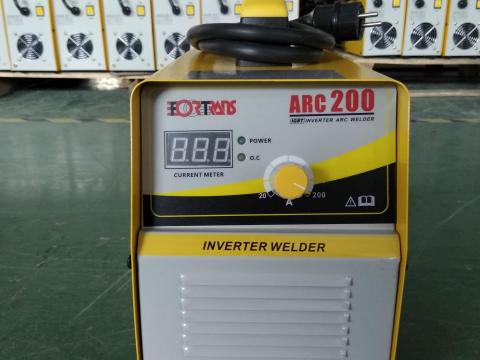 ARC 140 MMA Hegesztő 200A bevonatelektródás hegesztőgép ARC 140 MMA Hegesztő 200A bevonatelektródás hegesztőgép
