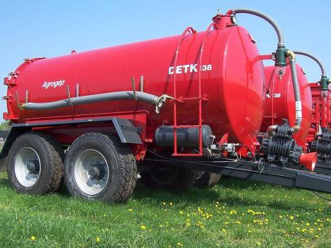AJG szippantókocsi DETK-138 – tartálykocsi eladó AJG szippantókocsi DETK-138 – tartálykocsi eladó