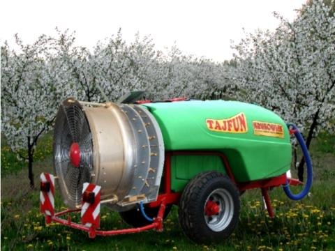 Krukowiak Tajfun 1500 SAD/U axiál ventilátoros ültetvény permetezőgép