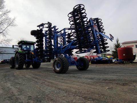 LandStal BTH 450 típusú félig függesztett rövidtárcsa a DORKER Kft-től készletről LandStal BTH 450 típusú félig függesztett rövidtárcsa a DORKER Kft-től készletről