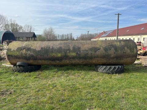 Jó állapotú vastartály, vas tartály, 10 köbméteres Jó állapotú vastartály, vas tartály, 10 köbméteres